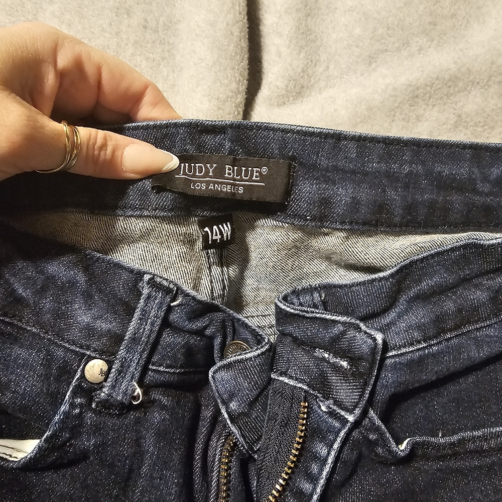 Judy Blue Jeans - Picture 2 of 4